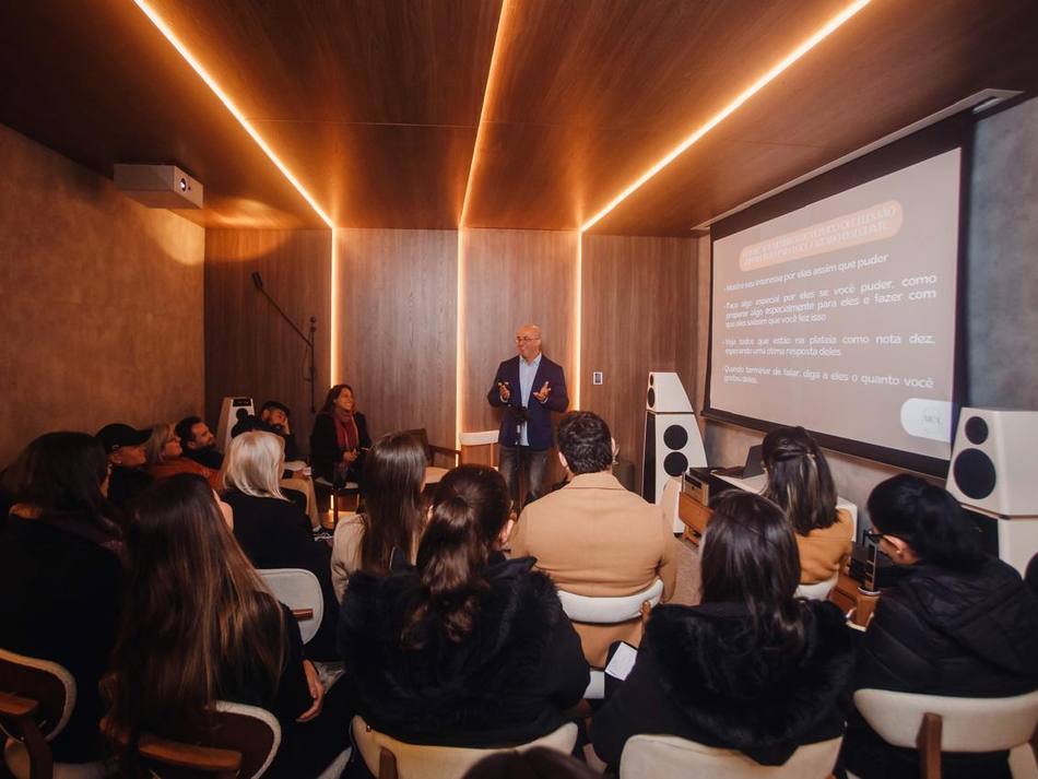 Treinamento de liderança em sala de reunião